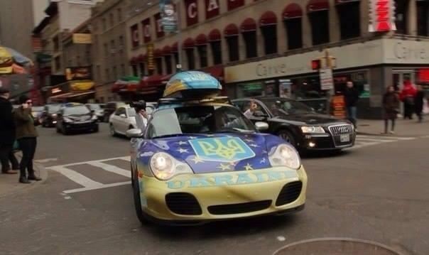 На автодорогах Украины появились авто с патриотическим тюнингом