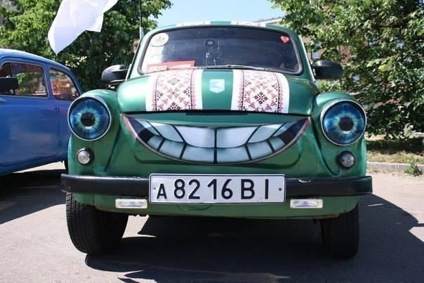 На автодорогах Украины появились авто с патриотическим тюнингом