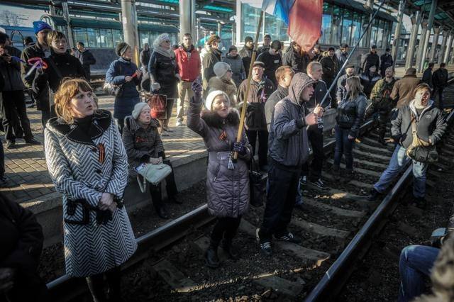 У Донецьку судять сепаратистів з іконами, а африканця-лимонівці видворять з України