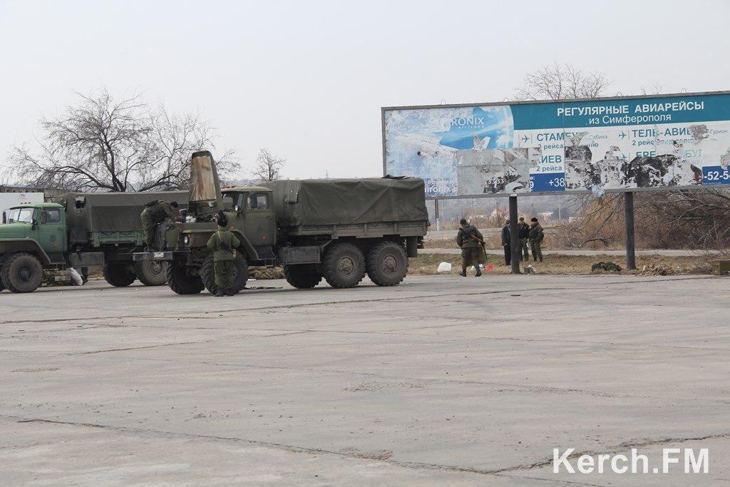 Российские военные покидают Керченскую паромную переправу