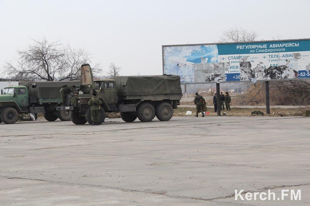 Російські військові покидають Керченську поромну переправу