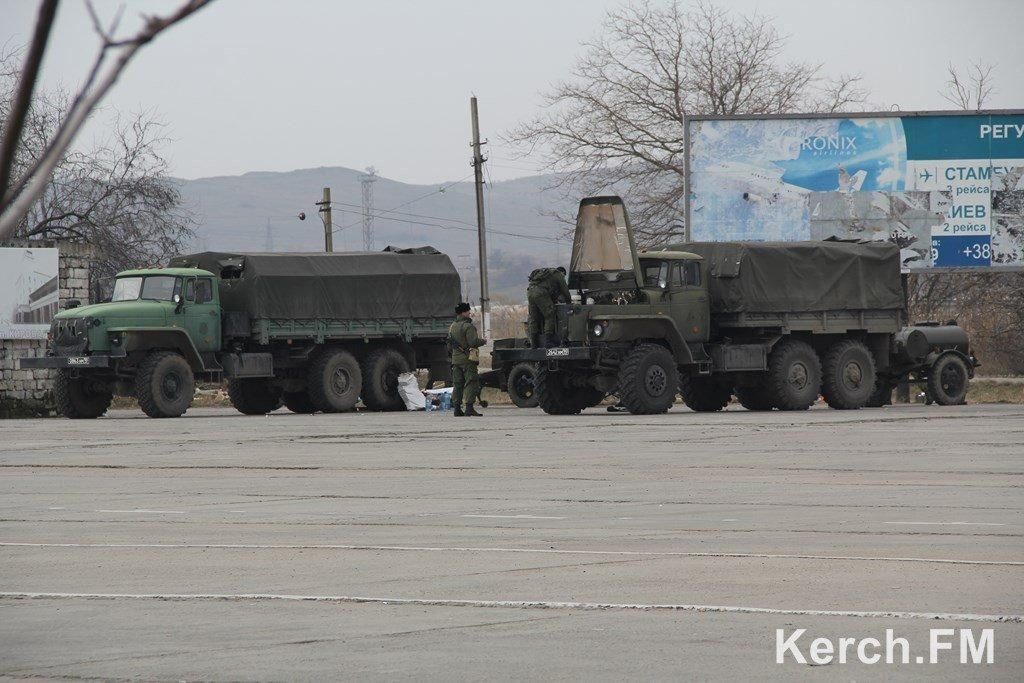 Российские военные покидают Керченскую паромную переправу