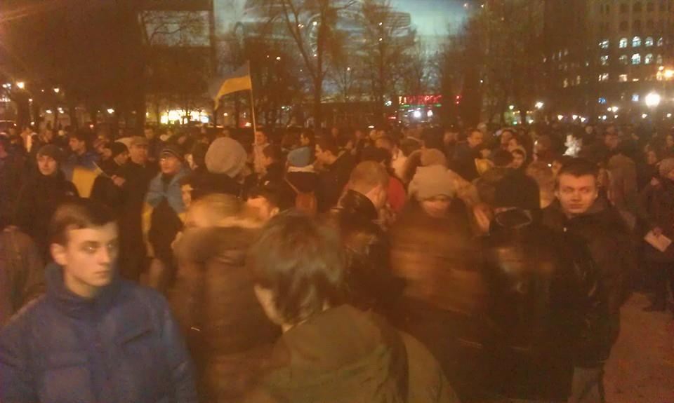 В Донецке митингуют за единую и мирную Украину