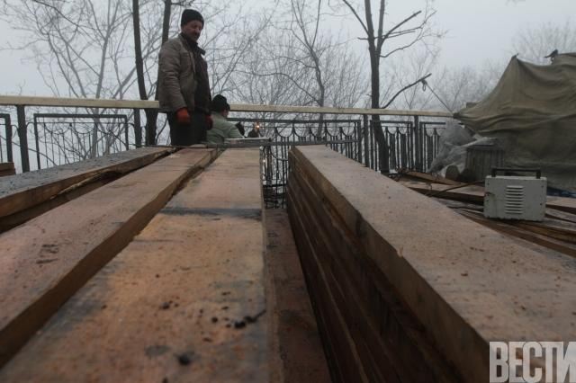В Киеве восстановлен Мост влюбленных, за остальные объекты возьмутся олигархи