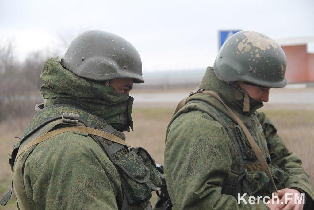 Російський спецназ вимагає у військових Керчі здати зброю