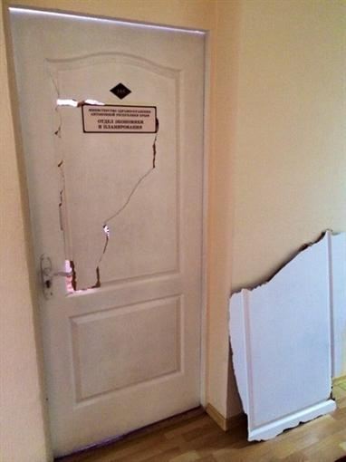 Захватчики Совмина АРК разгромили и разграбили кабинеты - СМИ