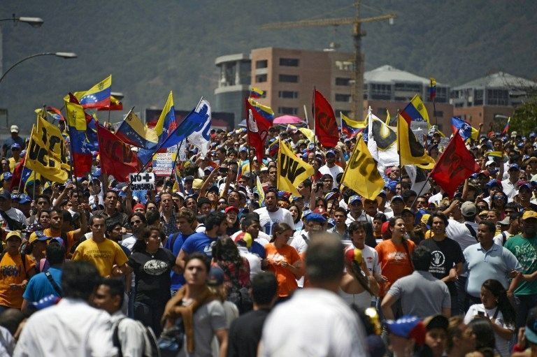 Огонь, вода и слезоточивый газ в Венесуэле