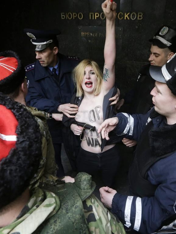 В Симферополе избили и выкрали участниц FEMEN