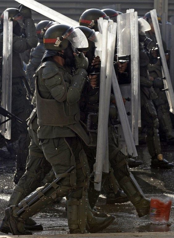 Огонь, вода и слезоточивый газ в Венесуэле