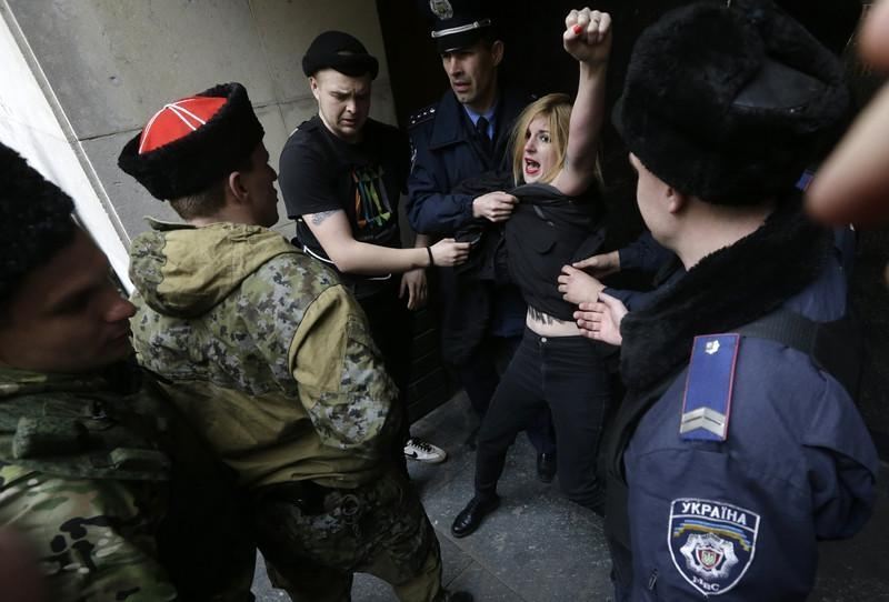 У Сімферополі побили і викрали учасниць FEMEN