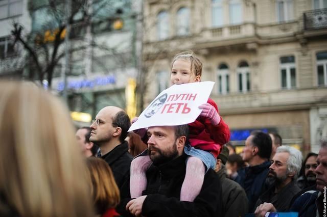 У Празі пройшов масовий мітинг з вимогою до Путіна "прибрати руки від України"
