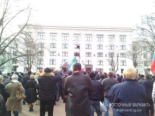 В Луганске пророссийские активисты захватили здание ОГА