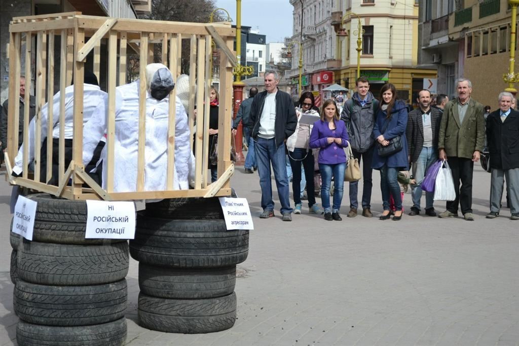 В Ивано-Франковске "посадили" Сталина, Путина и Киселева