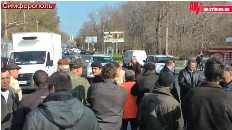 У Сімферополі страйк тролейбусників розігнали ввічливі "зелені чоловічки"