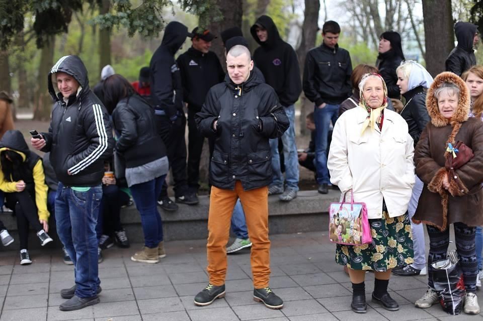 Под Верховной Радой опять появились "титушки"