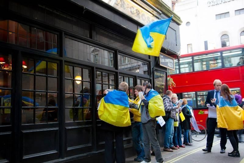 Украинцы в Лондоне пристыдили британского экс-министра за торговлю с РФ