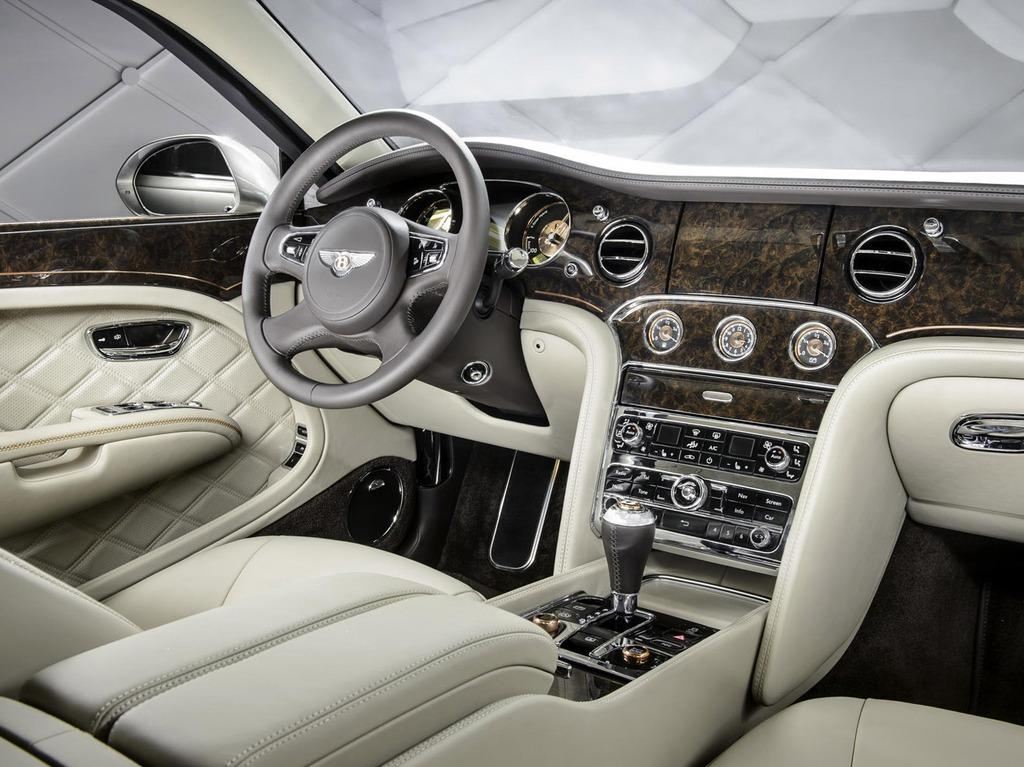 Bentley показали свой первый роскошный гибридный автомобиль