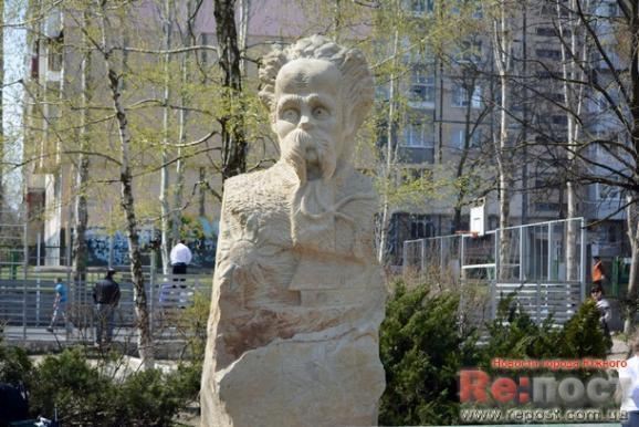 На Одещині встановили креативний пам'ятник Кобзарю