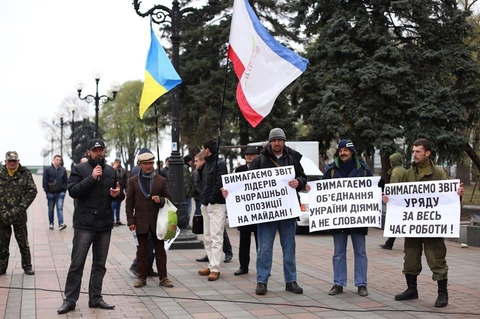 Под Верховной Радой опять появились "титушки"