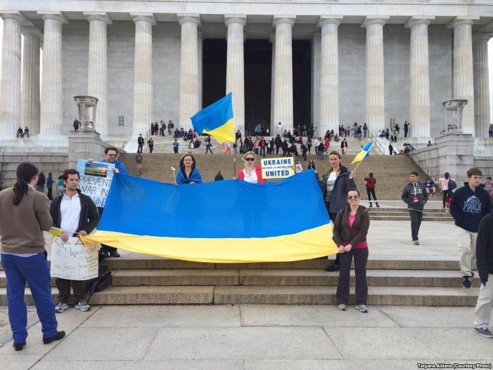 Біля пам'ятника Лінкольну в США мітингували за єдину Україну