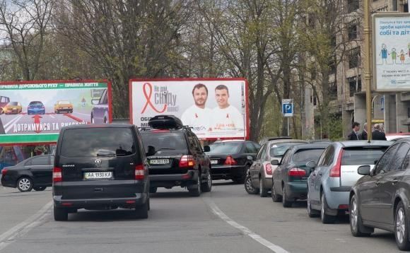 Яценюк обещал запретить VIP-кортежи, но Тимошенко продолжает ездить с сопровождением