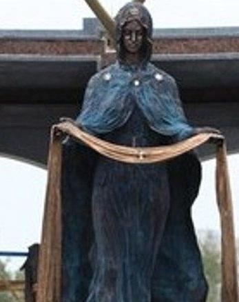 В Киеве изувечили скульптуру Богородицы