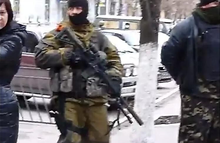 Загарбники міліції в Слов'янську схожі на "зелених чоловічків" з Криму