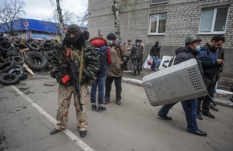 На востоке Украины появились "зеленые человечки"