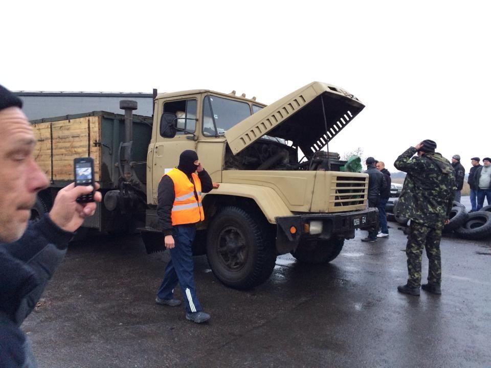 Под Славянском "самооборона" задержала грузовик с оружием