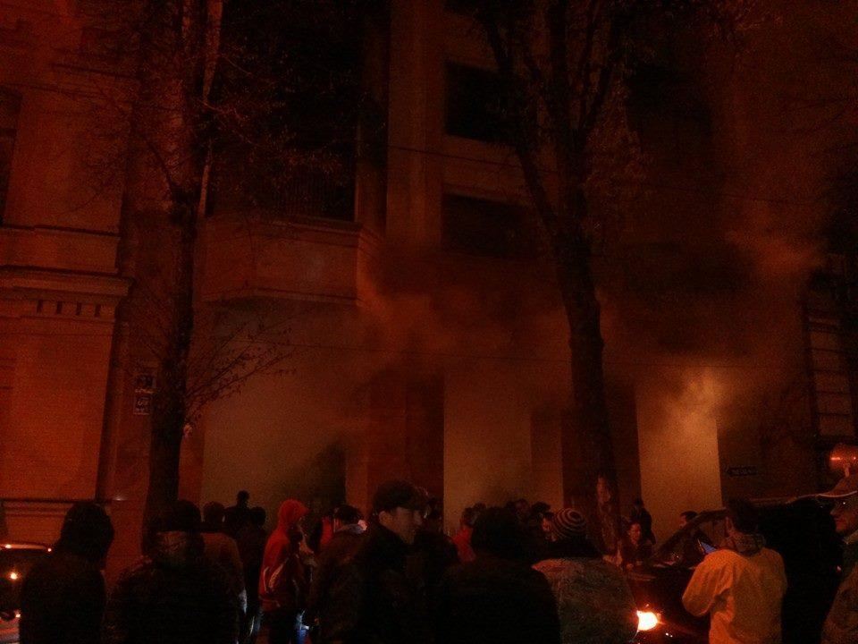 Автомайдан ночью пикетировал дом Турчинова, СБУ, офис Ахметова и АП