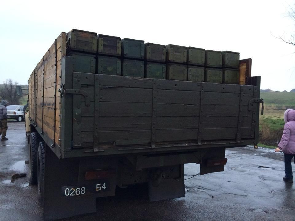 Под Славянском "самооборона" задержала грузовик с оружием