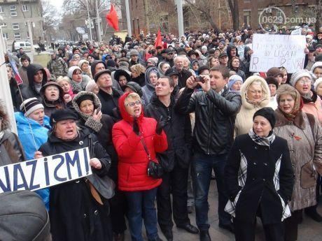 В Мариуполе пророссийские активисты захватили горсовет