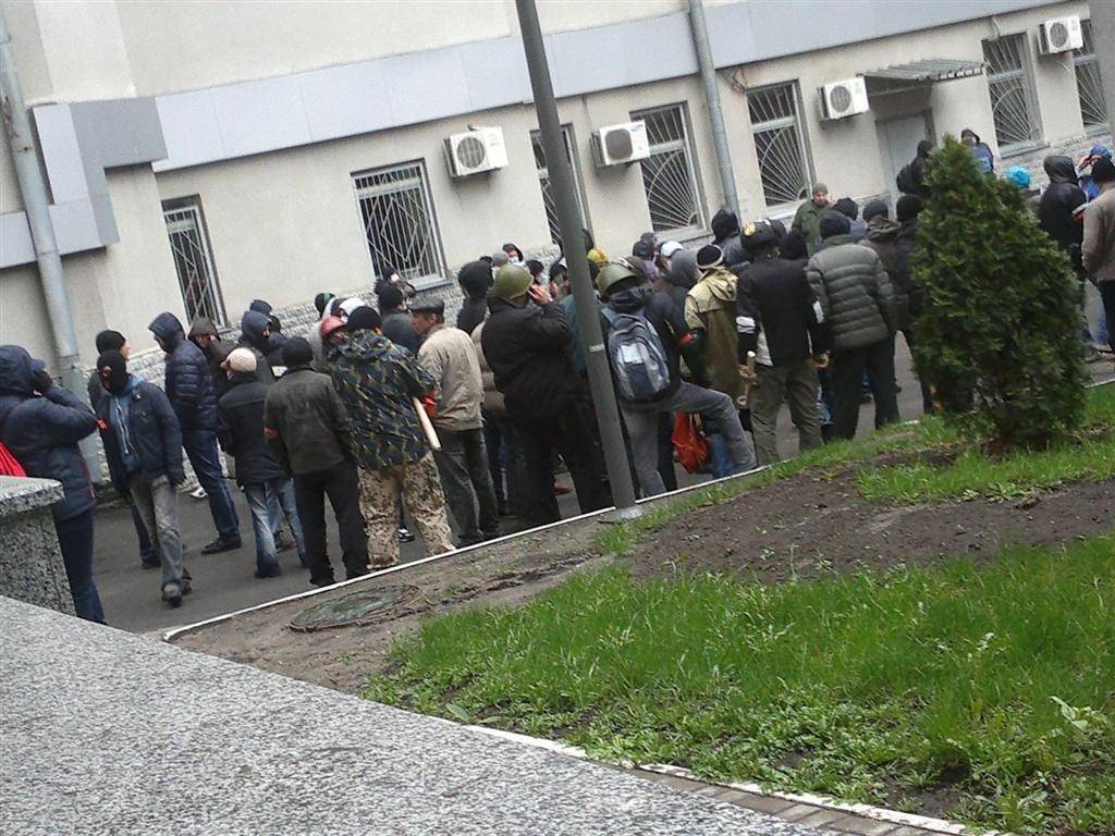 В Харькове сепаратисты захватили мэрию