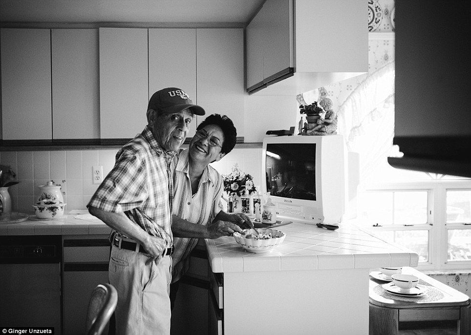 Любовь против болезни Альцгеймера: жизнь одной семьи в фотографиях