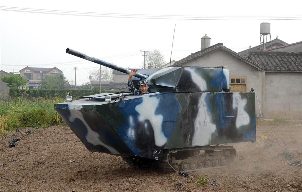 Китаец построил для сына танк