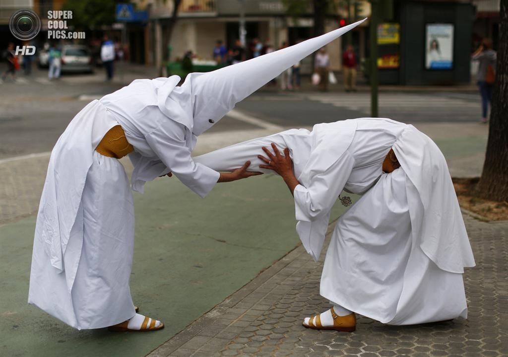 Страстная Неделя. Процессии "кающихся грешников"