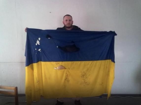 Патриоты сохранили флаг Украины, сброшенный боевиками в Горловке
