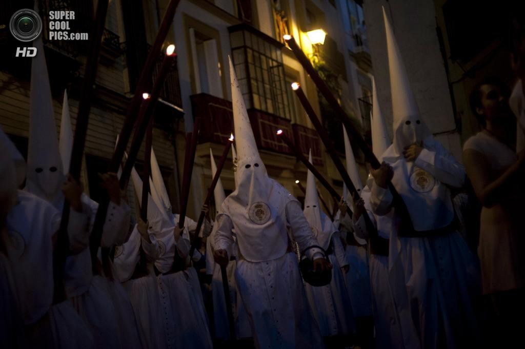 Страстная Неделя. Процессии "кающихся грешников"