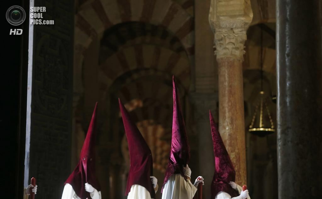 Страстная Неделя. Процессии "кающихся грешников"