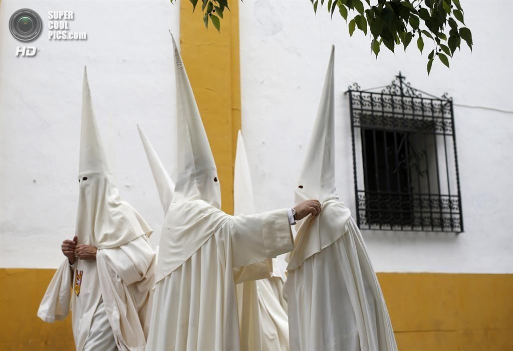 Страстная Неделя. Процессии "кающихся грешников"