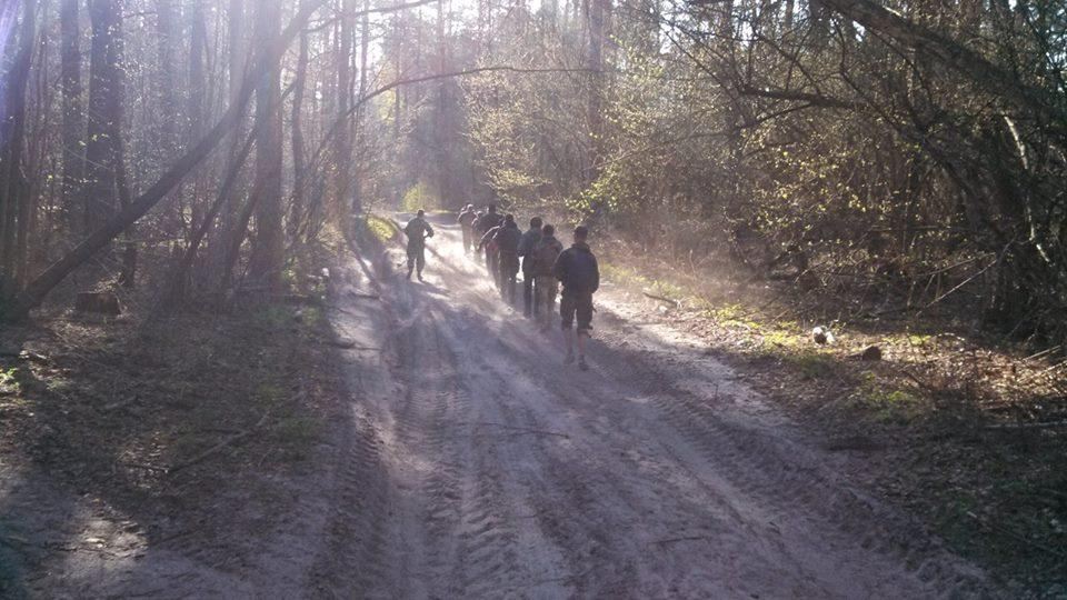 В лесах под Киевом тренируются народные ополченцы