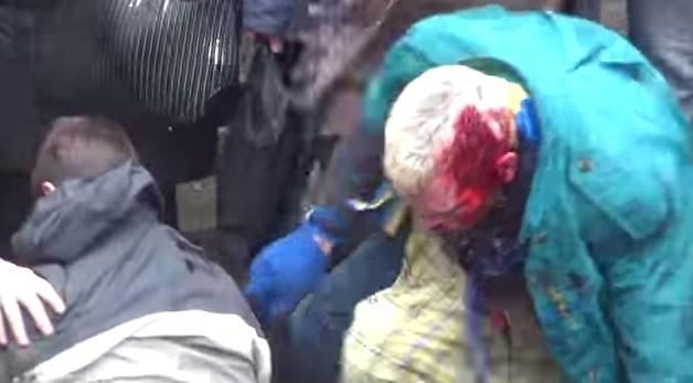 В Харькове врач била окровавленных людей ногами. Видеофакт