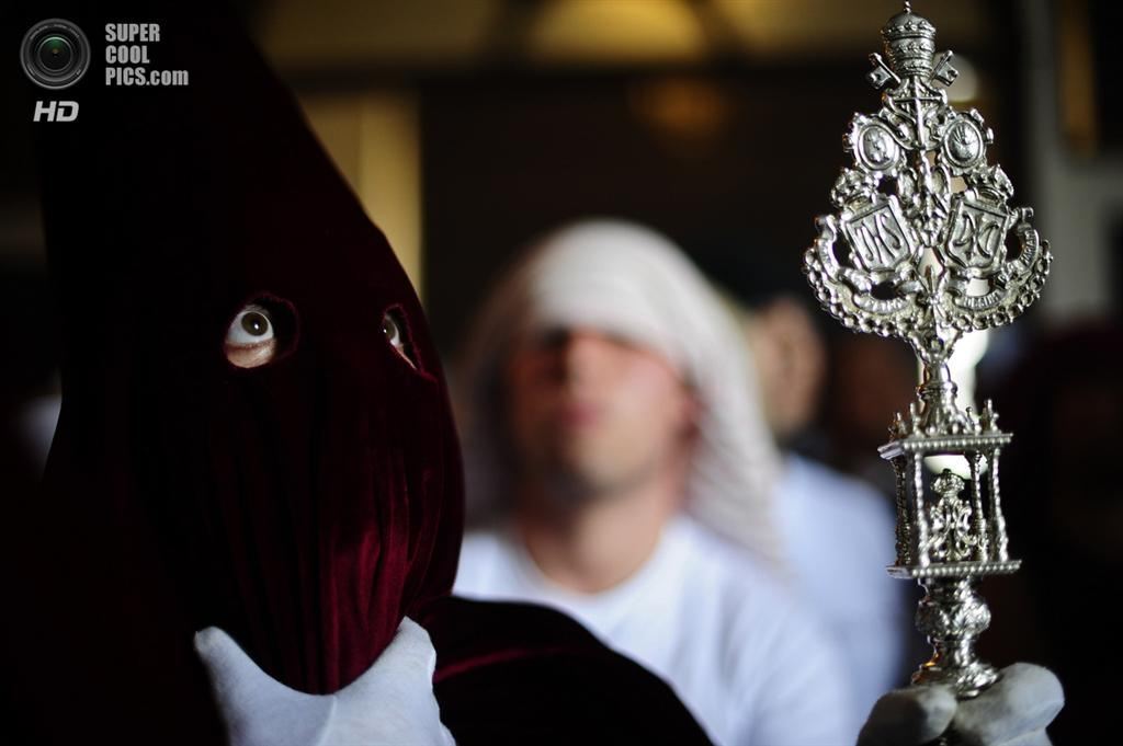 Страстная Неделя. Процессии "кающихся грешников"