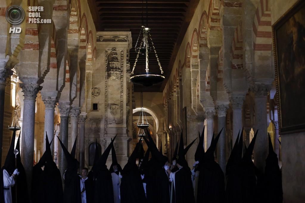 Страстная Неделя. Процессии "кающихся грешников"