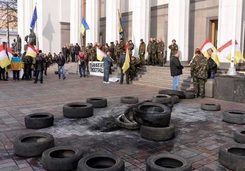 Под Радой майдановцы требуют не допустить донецкого сценария в Одессе