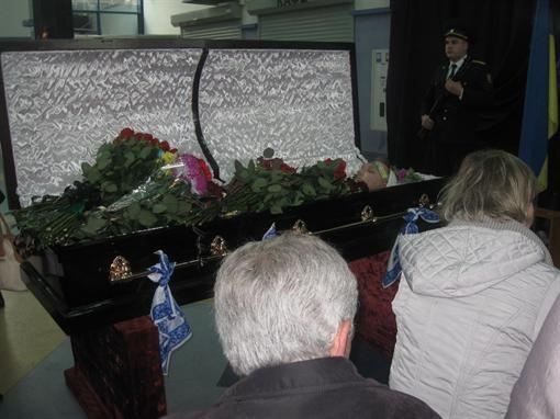 Кілька тисяч людей попрощалися в Полтаві із загиблим капітаном СБУ