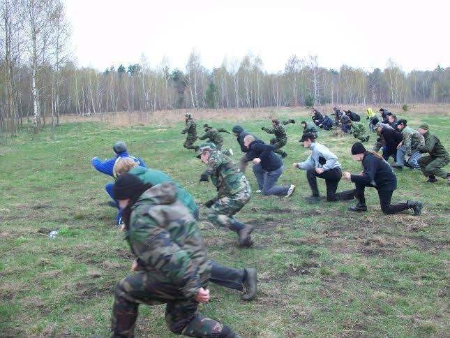 В лесах под Киевом тренируются народные ополченцы