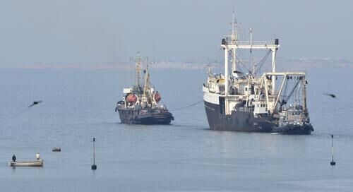 Из Севастополя вывели еще два украинских судна