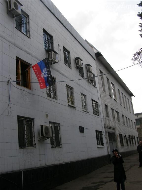 Над міськвідділом міліції Красноармійська вивісили прапор "Донецької республіки"