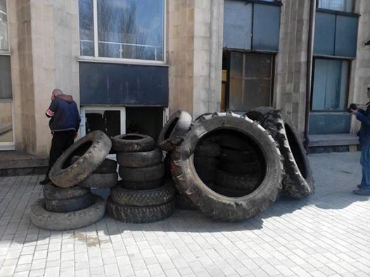 Донецкий исполком заседает под дулами автоматов